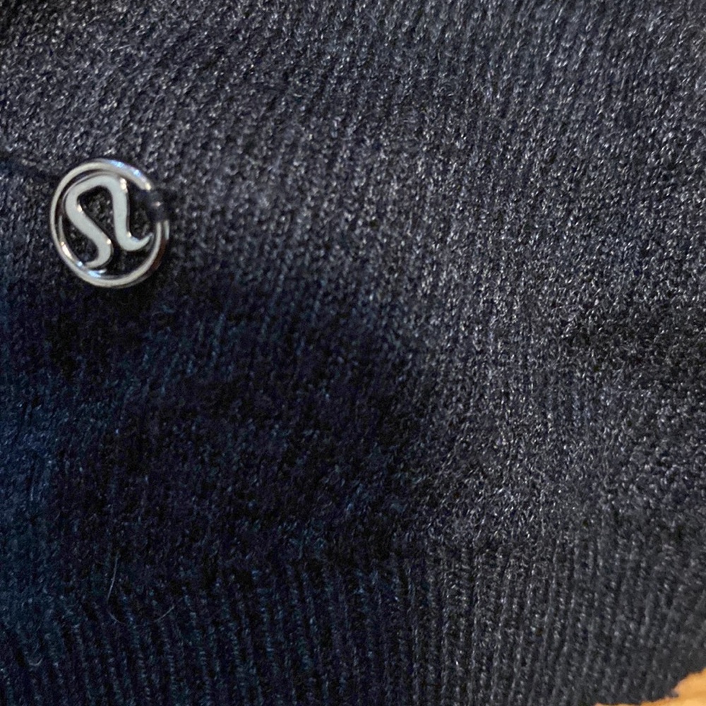Lululemon reversible cardigan sweater jacket with thumb holes - Picture 4 of 5